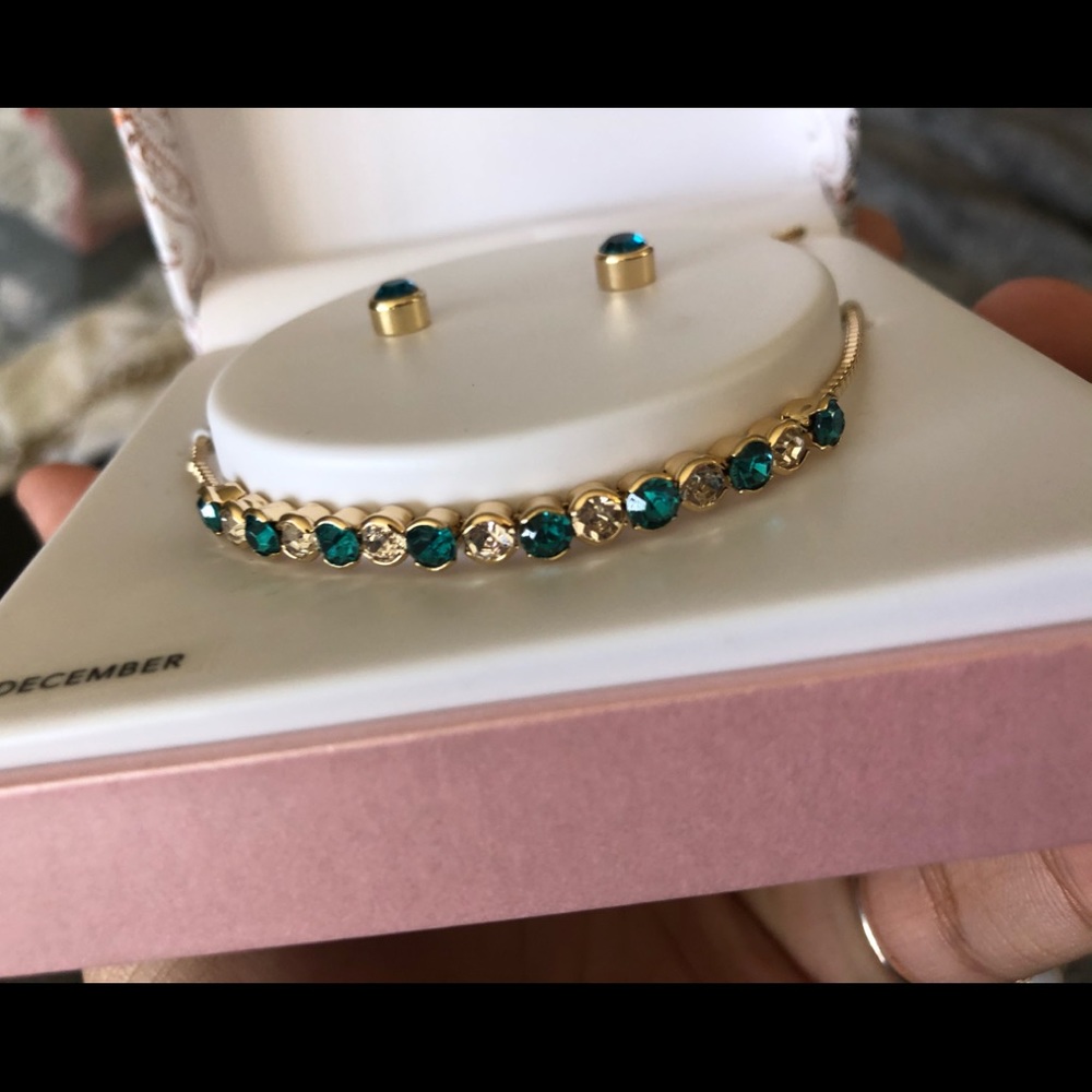 nice green and gold bracelet and earrings